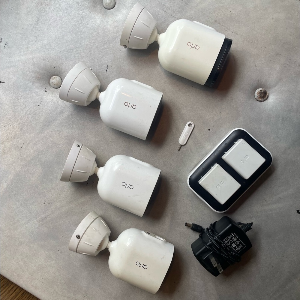 x4 Wireless Arlo Pro 4 Indoor/Outdoor Cameras